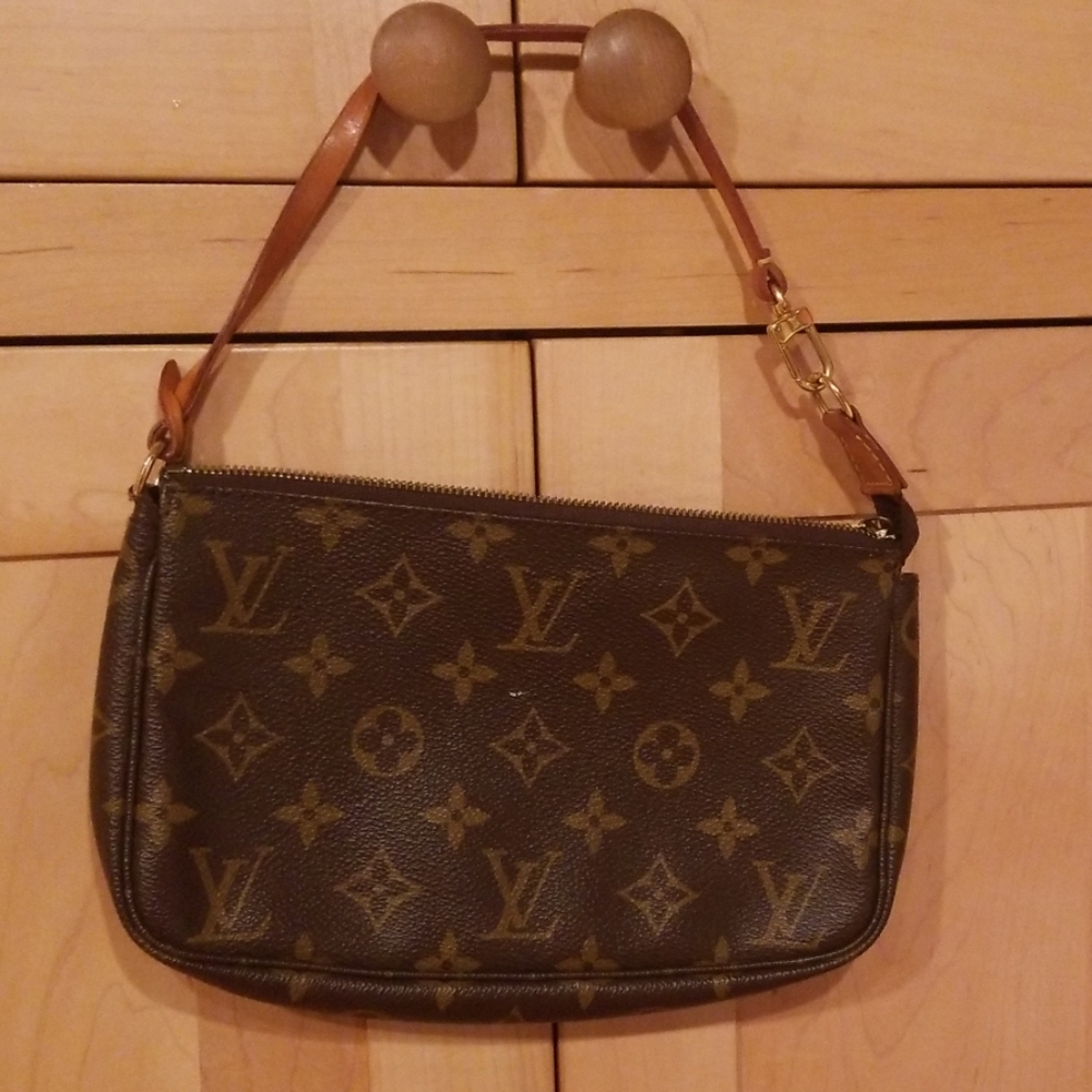 Louis Vuitton Pouchette